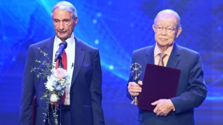 Chuyện đời nhà khoa học Việt Nam đầu tiên nhận giải thưởng VinFuture