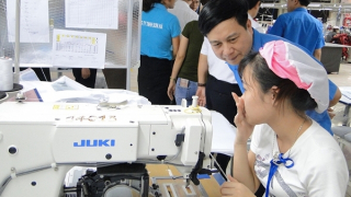 Nhiều doanh nghiệp cố gắng duy trì thưởng Tết như mọi năm