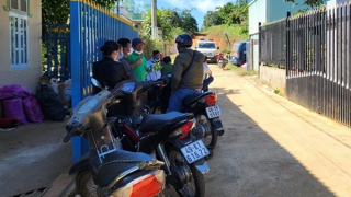 Sát hại cha đẻ rồi giấu xác sau mái nhà tắm