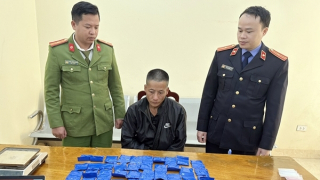 Mua 12.000 viên hồng phiến từ biên giới về bán kiếm lời