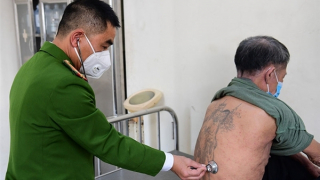 Bác sĩ trại giam, những hy sinh thầm lặng