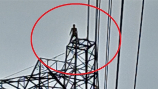 Nhậu say, leo lên đỉnh cột điện cao thế 500kV đứng...hóng mát