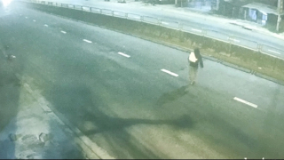 Truy tìm nghi can đột nhập cửa hàng điện thoại