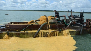 Gỡ vướng đăng kiểm phương tiện thủy có gắn máy hút cát, sỏi