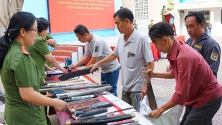 Nhiều cách làm hay trong công tác vận động, thu hồi vũ khí, công cụ hỗ trợ