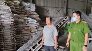 Khởi tố giám đốc sản xuất buôn bán hơn 76 tấn phân bón giả