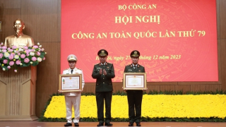 Trao các phần thưởng cao quý, danh hiệu thi đua của Đảng, Nhà nước và Bộ Công an tặng các tập thể, cá nhân có thành tích xuất sắc