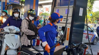 Xăng E5RON92 giảm 13 đồng/lít