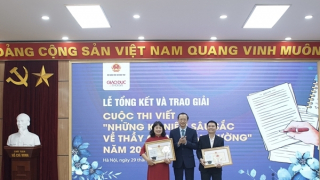 Trao giải cuộc thi viết "Những kỷ niệm sâu sắc về thầy cô và mái trường"