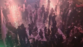 Tổ chức tiệc "ăn mặc thiếu vải", nhiều người nổi tiếng ở Nga dính bê bối