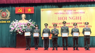 Đẩy mạnh nghiên cứu sản phẩm khoa học mới, có giá trị ứng dụng cao trong công tác Công an