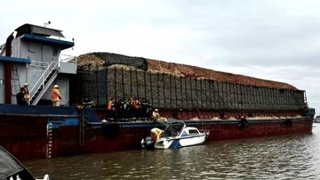 Ba người cùng gia đình tử vong dưới khoang máy tàu thủy