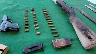 Người dân tự nguyện giao nộp 2 khẩu súng quân dụng cùng 31 viên đạn