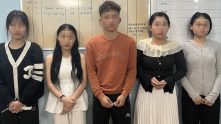 Bắt 2 quản lý quán karaoke môi giới mại dâm