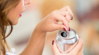 Bé có nguy cơ bị tự kỷ nếu mẹ uống nhiều nước ngọt ăn kiêng trong thai kỳ