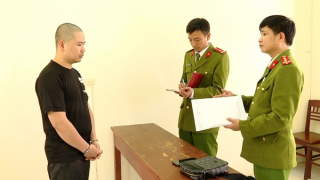 Dừng taxi để hít ma túy thì bị bắt