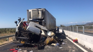 Hai xe đầu kéo tông nhau trên cao tốc, 1 người tử vong