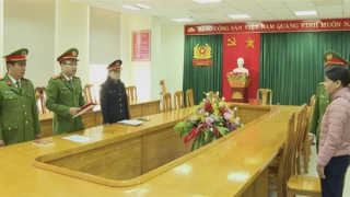 Nữ cửa hàng trưởng tham ô gần 1 tỷ đồng để chi tiêu cá nhân