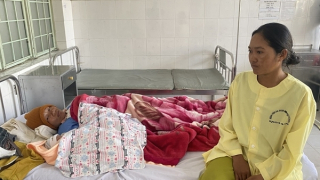 CSGT hỗ trợ sản phụ chuyển dạ đến bệnh viện an toàn