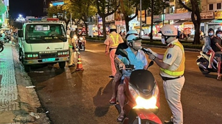 Xung quanh vụ việc “dùng xăng tự đốt người” ở huyện Nhà Bè, TP Hồ Chí Minh