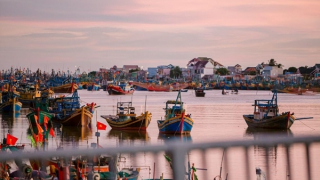 Tàu cá bị tàu hàng đâm chìm, 5 lao động được cứu an toàn