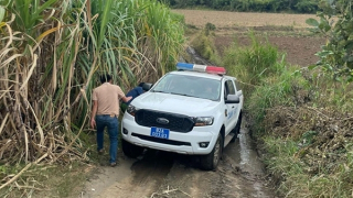 Công an tìm kiếm, giải cứu thành công 2 cha con mắc kẹt trong rừng