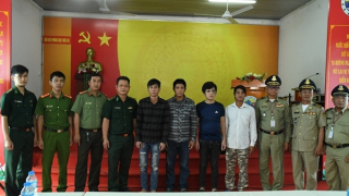 Tiếp nhận 2 đối tượng giết người trốn truy nã ở Campuchia