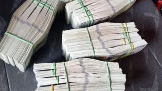 Cất giấu 250.000 USD trong cabin để vận chuyển qua cửa khẩu quốc tế