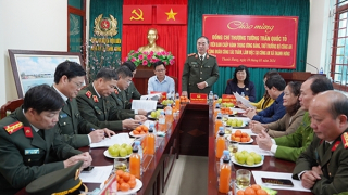 Thứ trưởng Trần Quốc Tỏ kiểm tra công tác tại Công an xã ở Điện Biên