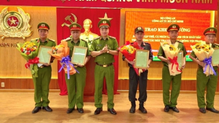 Khen thưởng các đơn vị tham gia truy bắt hung thủ sát hại nhân viên quán cà phê