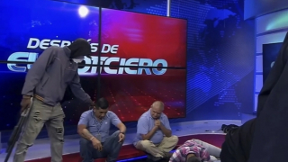 13 kẻ bịt mặt chiếm sóng trực tiếp tại Ecuador