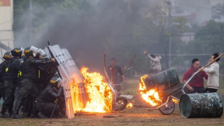 Ngưỡng mộ màn biểu diễn võ thuật, chiến đấu của Cảnh sát gìn giữ hòa bình