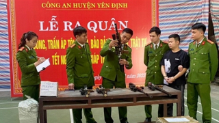 Khởi tố đối tượng mua bán súng và linh kiện thông qua mạng xã hội