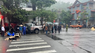 Xe bán tải tông 3 người tử vong tại chỗ