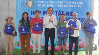 Xổ số Đồng Tháp tri ân người bán vé số dạo tại Cần Thơ