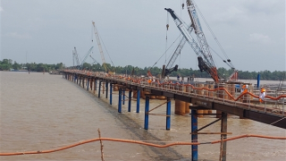 Hối hả trên công trường xây dựng cầu Đại Ngãi, mong đến ngày nối nhịp bờ vui