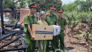 Gần dân, sát dân, bám cơ sở giữ vững an ninh buôn làng