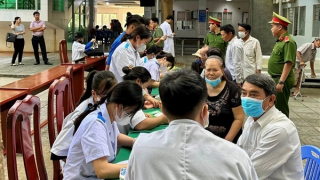 Tặng quà, khám bệnh miễn phí cho người dân huyện Đất Đỏ