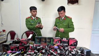 Bắt đối tượng chuyên bán ma tuý 'cỏ' cho học sinh