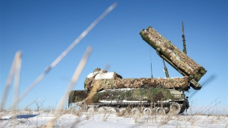 Phòng không Nga khai hỏa, bắn hạ loạt UAV tấn công Moscow