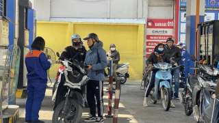 Giá xăng RON95-III tăng 547 đồng/lít