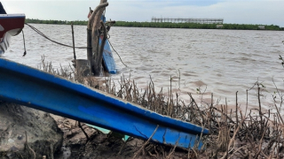 Ba thợ lặn ở Cà Mau mất tích sau khi cưa bom phát nổ