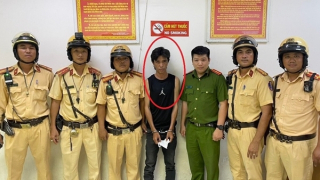 CSGT phối hợp bắt giữ đối tượng trốn truy nã di chuyển trên xe khách