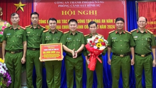 Khen thưởng vụ triệt phá đường dây cho vay lãi nặng gần 9.000 tỷ đồng