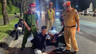 CSGT bắt “nóng” 3 đối tượng tàng trữ ma túy