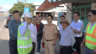 Đóng lối mở dải phân cách để ngăn ôtô phá đường dân sinh