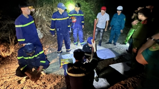 Xuyên đêm cứu nạn hai du khách kiệt sức trên núi Cô Tiên