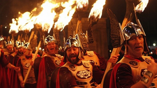 Những phong tục lạ đón năm mới