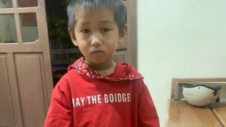 Công an tìm giúp gia đình cho cháu bé 4 tuổi đi lạc lúc nửa đêm