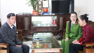 Tết ấm với gia đình Liệt sĩ CAND